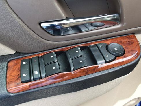 Used 2013 Chevrolet Avalanche LS RWD image 38