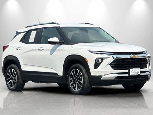 Used 2025 Chevrolet TrailBlazer LT AWD/4WD image 9