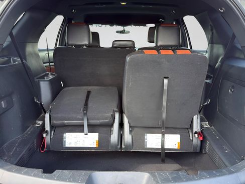 Used 2019 Ford Explorer XLT w/ Equipment Group 202A AWD/4WD image 32