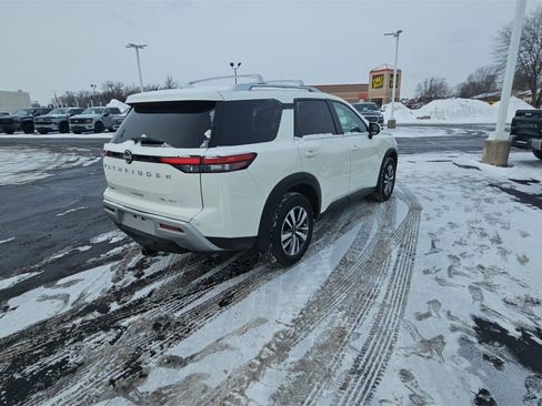 Used 2023 Nissan Pathfinder SL image 3