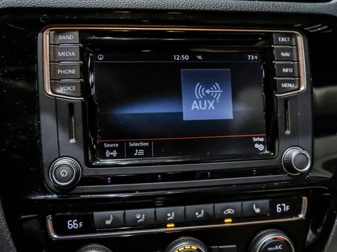 Used 2017 Volkswagen Jetta SEL FWD image 29