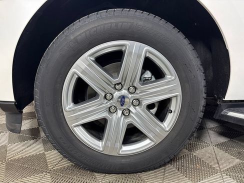 Used 2019 Ford Expedition XLT w/ Equipment Group 202A AWD/4WD image 13