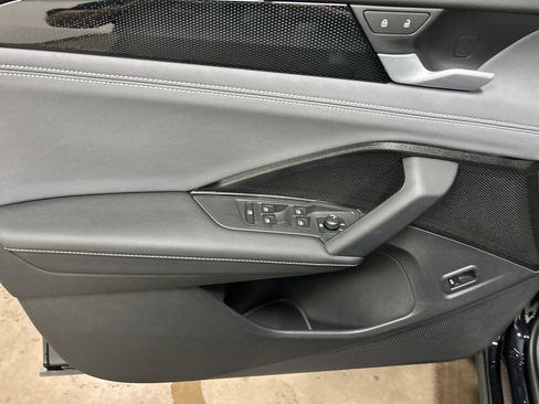 New 2025 Volkswagen Tiguan SE image 11