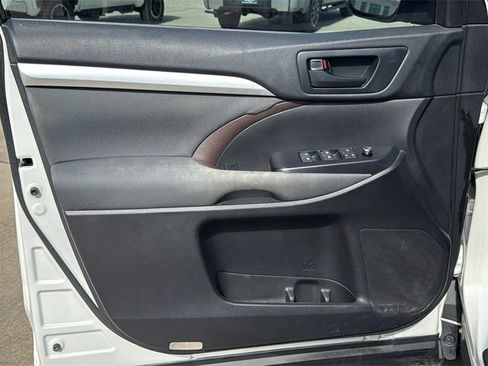 Used 2019 Toyota Highlander Plus image 13
