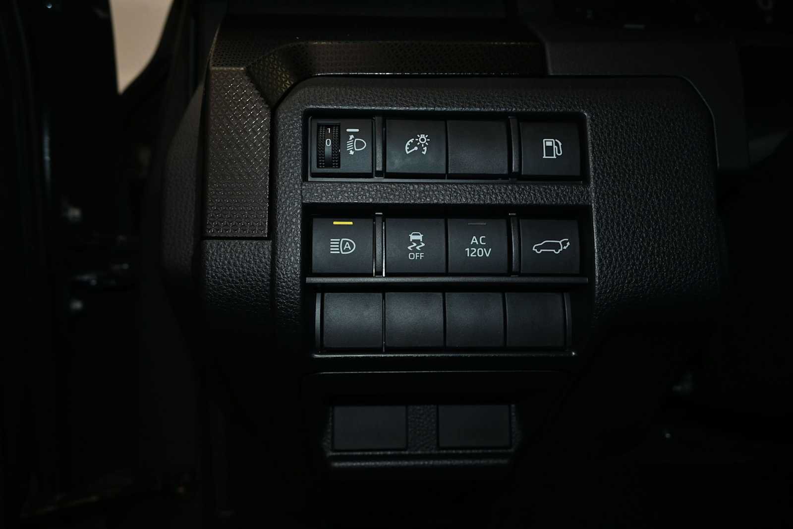 Used 2025 Toyota 4Runner Limited AWD/4WD image 19