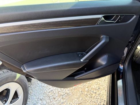 Used 2017 Volkswagen Passat 1.8T SE image 15