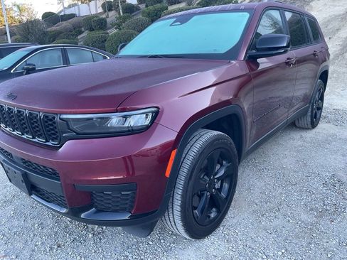 Used 2025 Jeep Grand Cherokee L Laredo RWD image 5