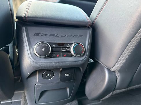 Used 2025 Ford Explorer ST-Line w/ Premium Package AWD/4WD image 31