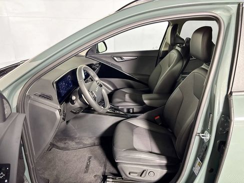 Used 2024 Kia Niro Wind w/ Wind Preserve Package FWD image 11