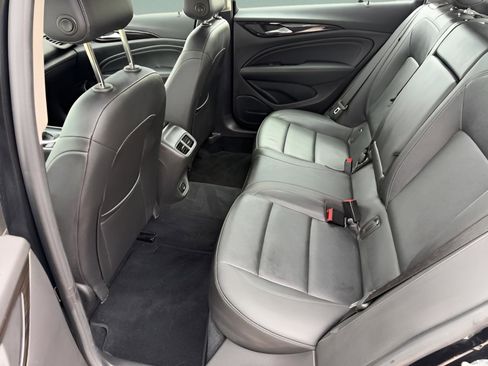 Used 2018 Buick Regal Essence FWD image 23