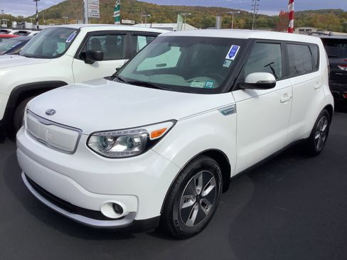Used 2017 Kia Soul EV image 2