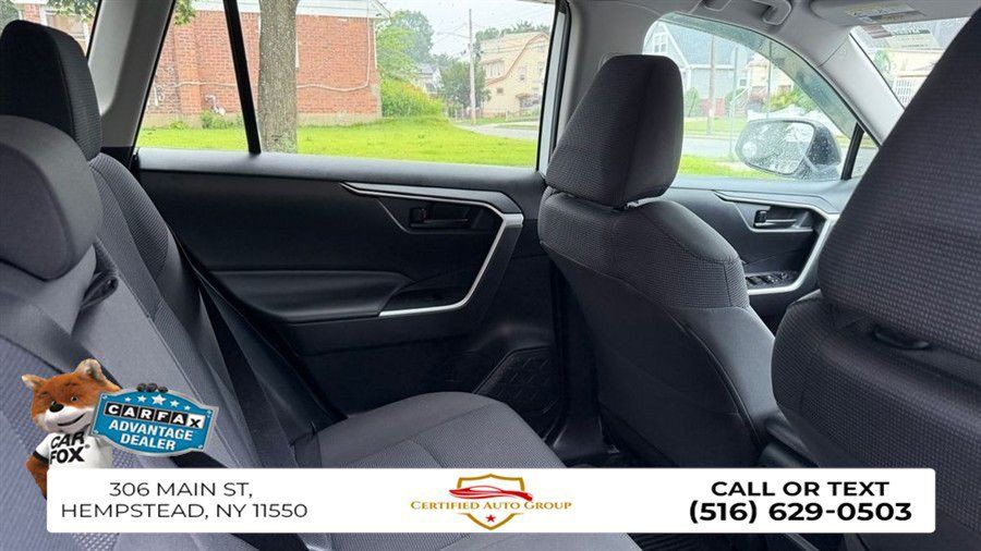 Used 2020 Toyota RAV4 LE AWD/4WD image 23