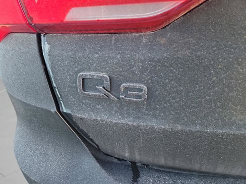 Used 2022 Audi Q3 2.0T Premium w/ Black Optic Sport Package image 17