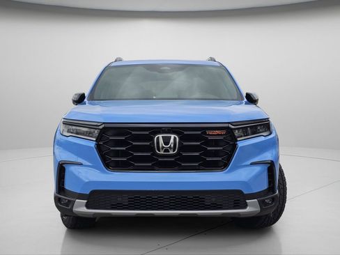 Certified 2025 Honda Pilot TrailSport image 3