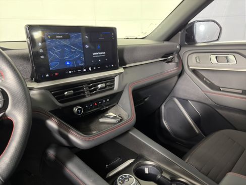 Used 2025 Ford Explorer ST-Line w/ ST-Line Street Pack image 25