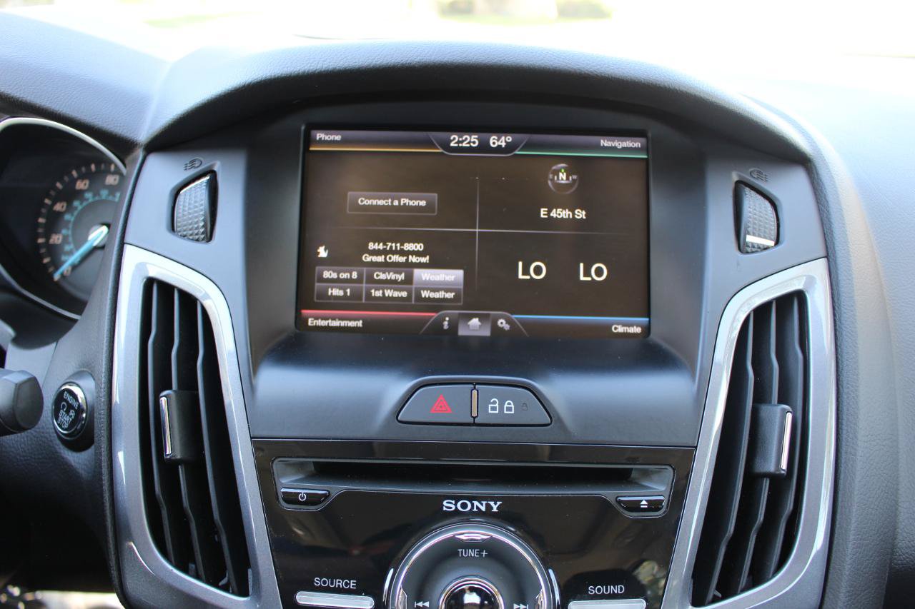 Used 2014 Ford Focus Titanium FWD image 25