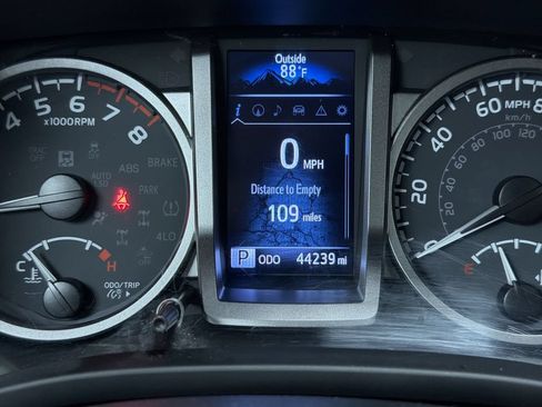 Certified 2022 Toyota Tacoma Limited AWD/4WD image 25