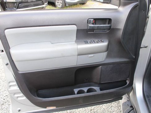 Used 2010 Toyota Sequoia SR5 AWD/4WD image 20