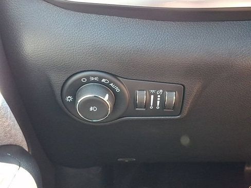 Certified 2023 Jeep Compass Latitude w/ Convenience Group AWD/4WD image 29