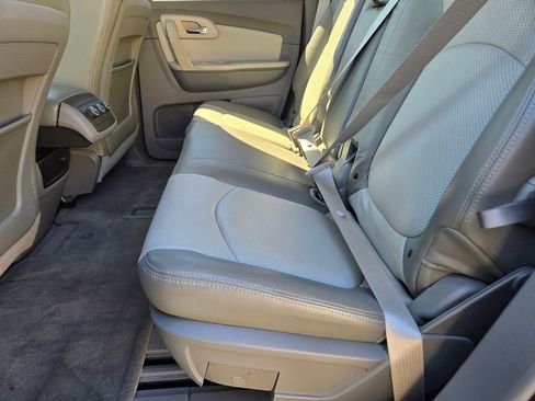 Used 2011 Chevrolet Traverse LT w/ Personal Connectivity Package image 4