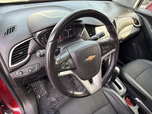 Used 2019 Chevrolet Trax LT w/ LT Convenience Package image 10