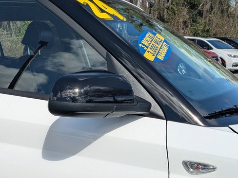 Used 2024 Hyundai Venue Limited image 11