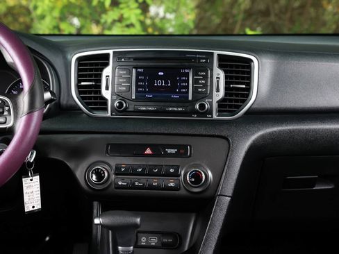 Used 2018 Kia Sportage LX FWD image 35