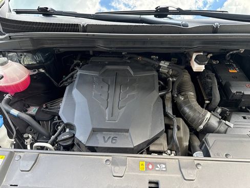 Used 2024 Kia Carnival LX FWD image 14