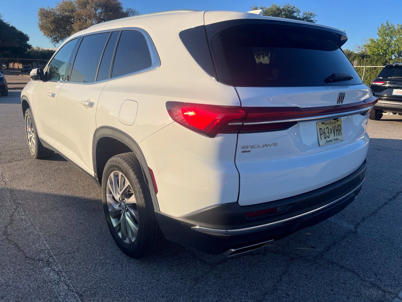 Used 2025 Buick Enclave Preferred AWD/4WD image 6