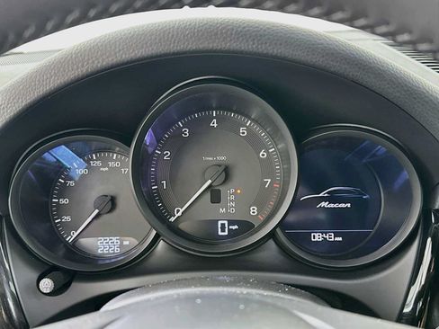 Certified 2026 Porsche Macan AWD/4WD image 15