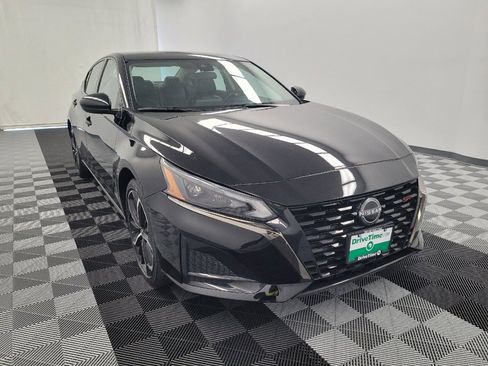 Used 2024 Nissan Altima 2.5 SR FWD image 14