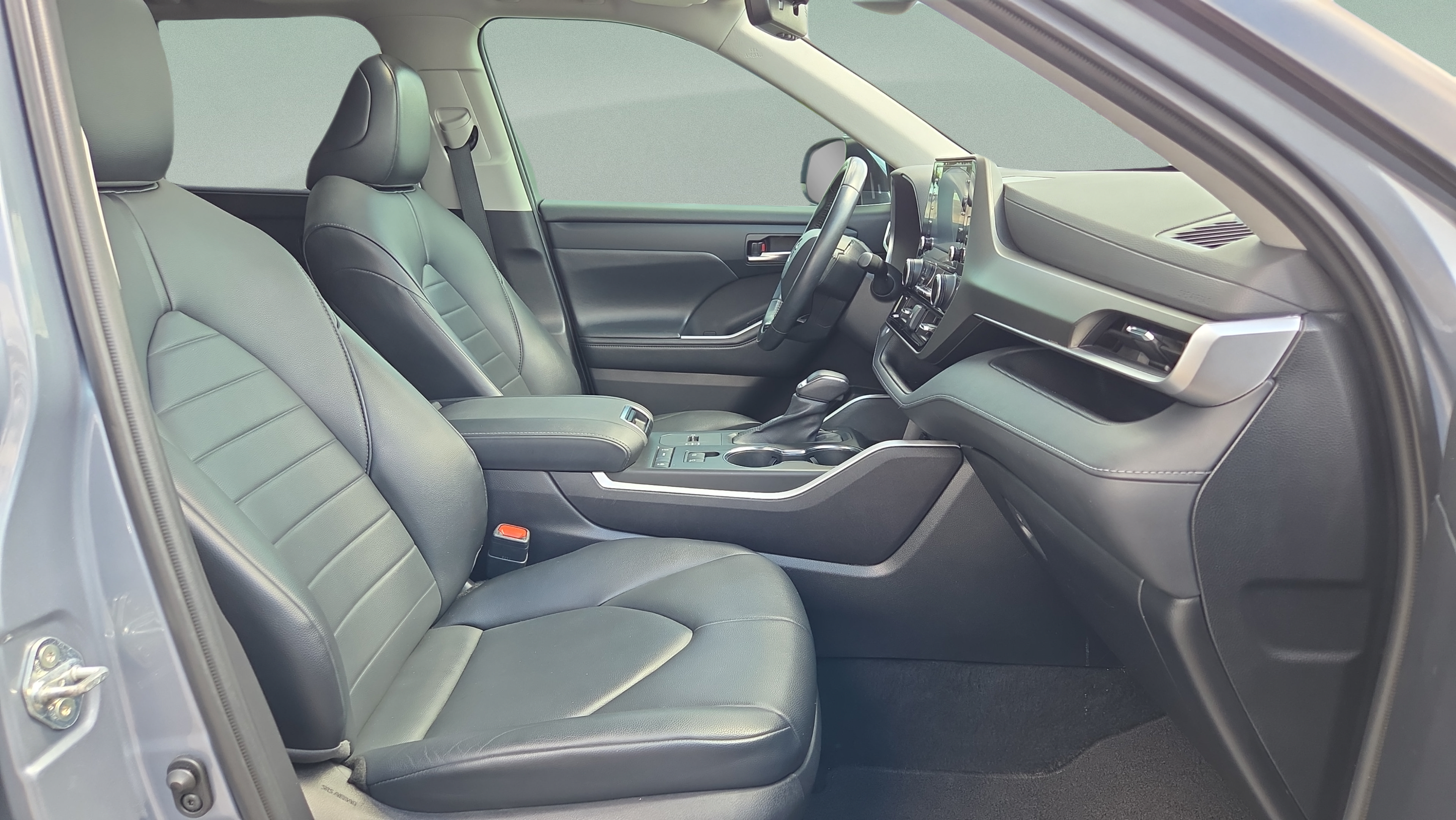 Certified 2021 Toyota Highlander XLE FWD image 18