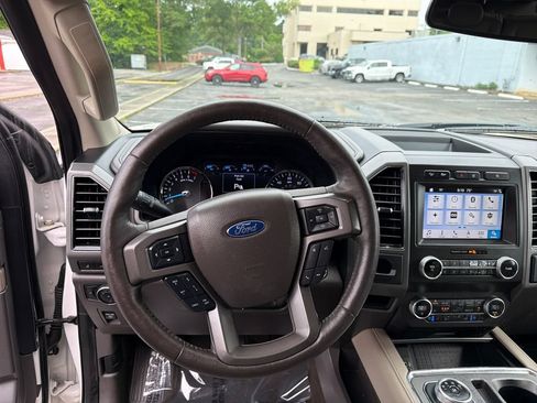 Used 2019 Ford Expedition XLT w/ Equipment Group 202A AWD/4WD image 28