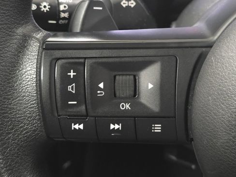 Used 2024 Nissan Rogue SV image 31