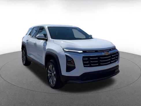 Used 2025 Chevrolet Equinox LT image 3