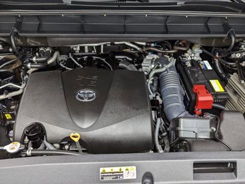 Used 2021 Toyota Highlander L image 28