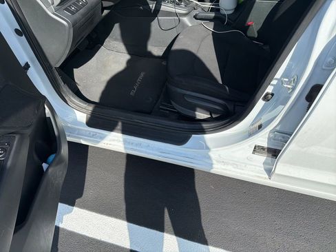 Used 2020 Hyundai Elantra SE w/ Cargo Package (C1) image 25