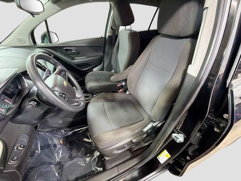 Used 2020 Chevrolet Trax LS w/ Tint and Cruise Package FWD image 22