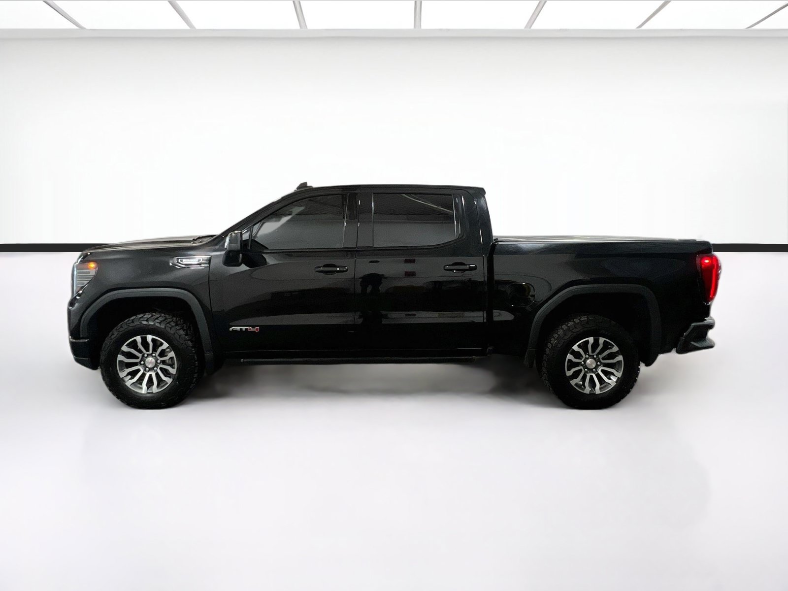 Used 2023 GMC Sierra 1500 AT4 w/ Technology Package AWD/4WD image 22