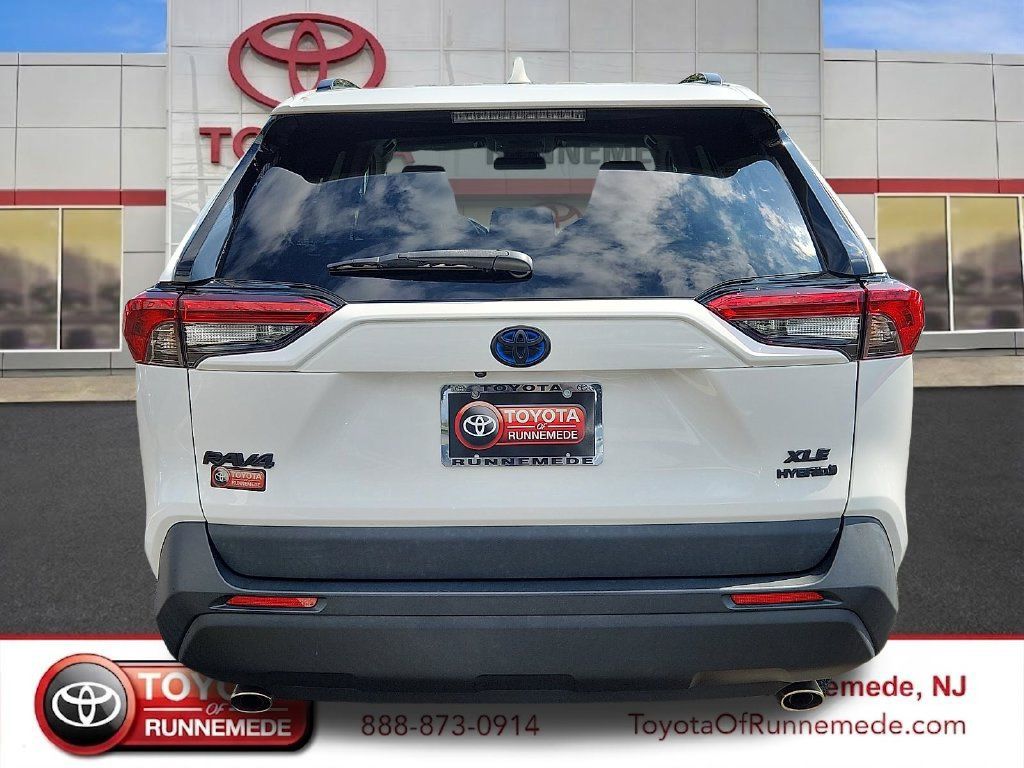 Certified 2023 Toyota RAV4 XLE w/ XLE Grade Weather Package AWD/4WD image 5