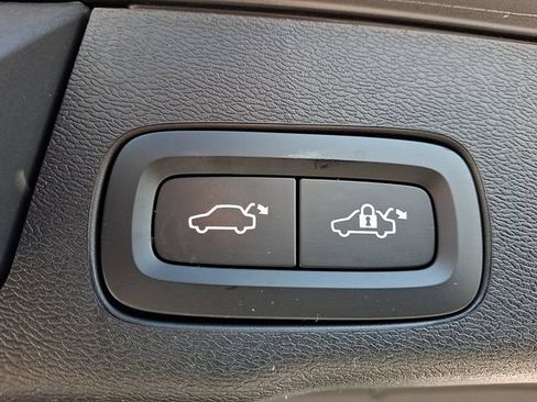 Certified 2023 Volvo XC60 B5 Core AWD/4WD image 29
