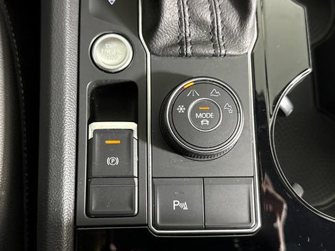 Used 2020 Volkswagen Atlas Cross Sport SEL R-Line AWD/4WD image 65