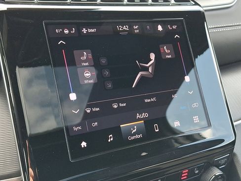 Certified 2025 Jeep Grand Cherokee Altitude image 19