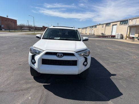 Used 2018 Toyota 4Runner SR5 Premium image 2