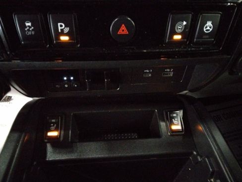 Used 2023 Nissan Titan PRO-4X w/ Pro-4x Convenience Package image 20