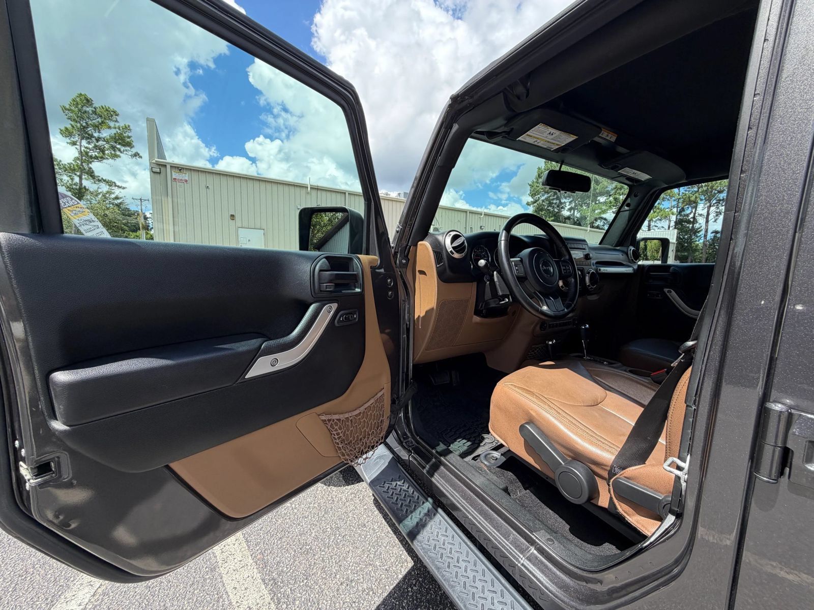 Used 2017 Jeep Wrangler Unlimited Sahara w/ Max Tow Package AWD/4WD image 16