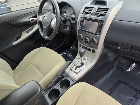 Used 2013 Toyota Corolla LE image 10