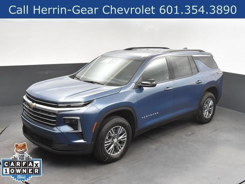 Used 2025 Chevrolet Traverse LT FWD image 29