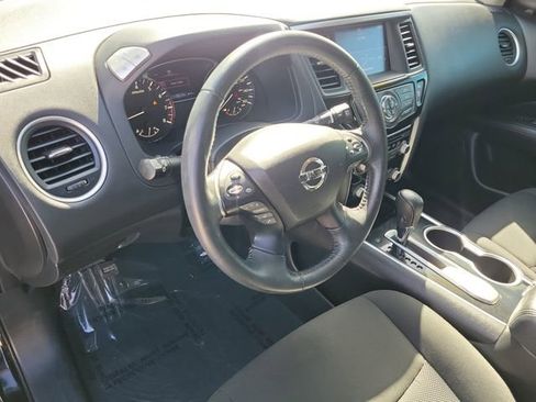 Used 2020 Nissan Pathfinder SV image 21