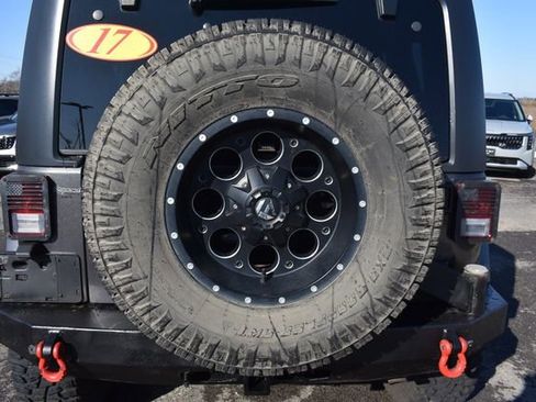 Used 2017 Jeep Wrangler Unlimited Sahara w/ Max Tow Package image 16